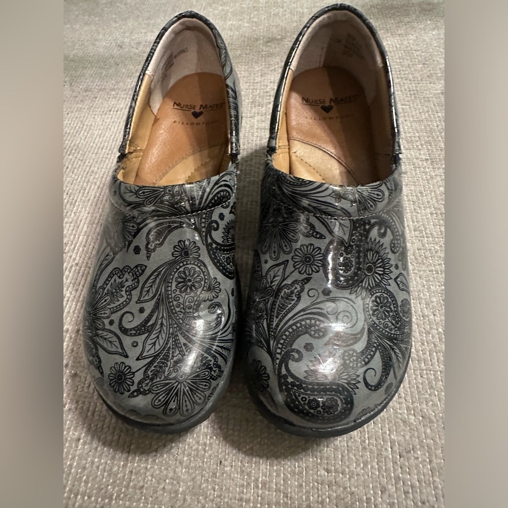 Nurse Mates Womens  Paisley Bryare Block Heel Clog Shoes Size 7M